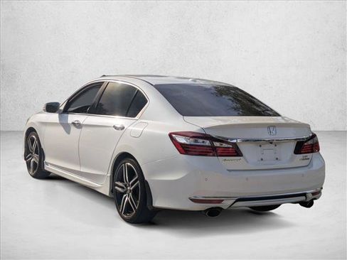 Used 2017 Honda Accord Touring image 7