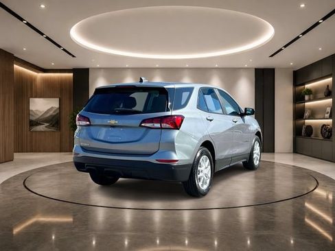 Used 2023 Chevrolet Equinox LS w/ Driver Confidence II Package FWD image 6