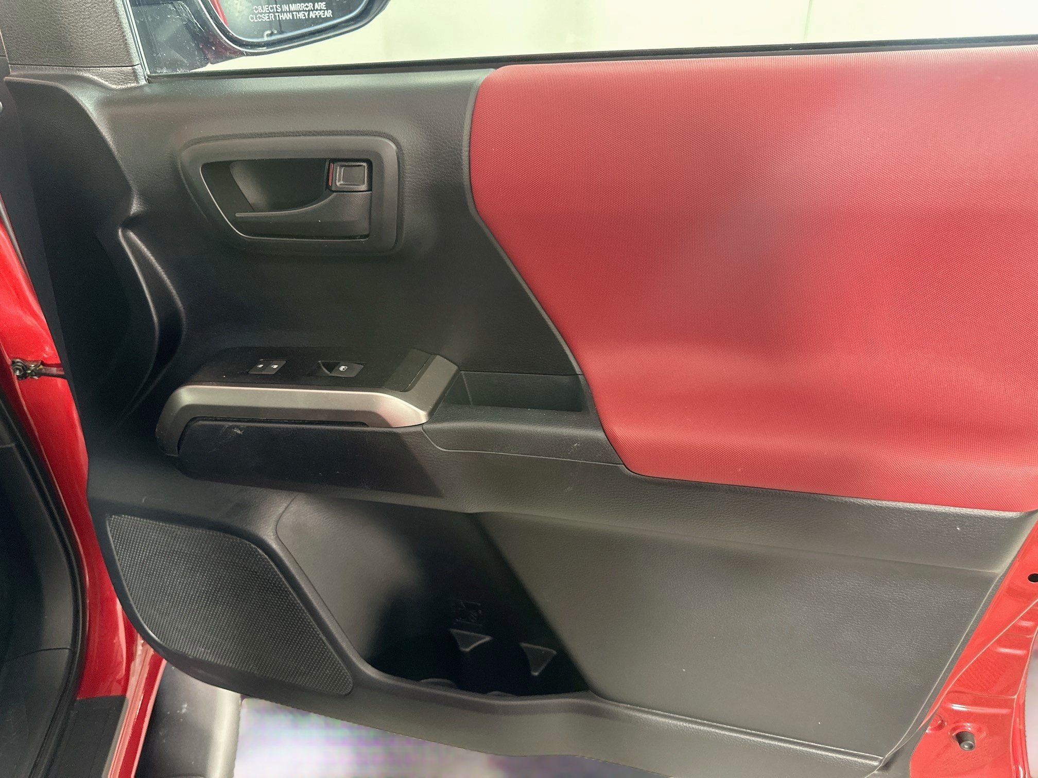 Used 2018 Toyota Tacoma SR5 RWD image 28