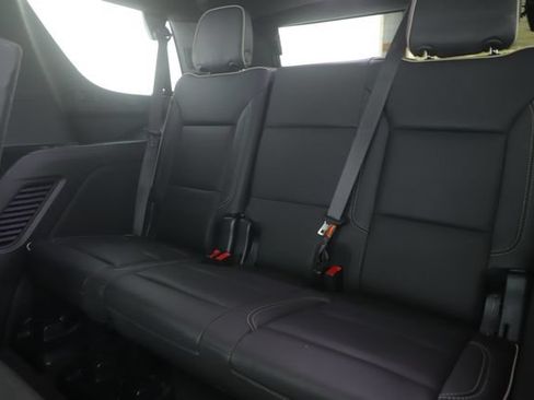 Used 2023 GMC Yukon SLT w/ SLT Premium Package AWD/4WD image 31