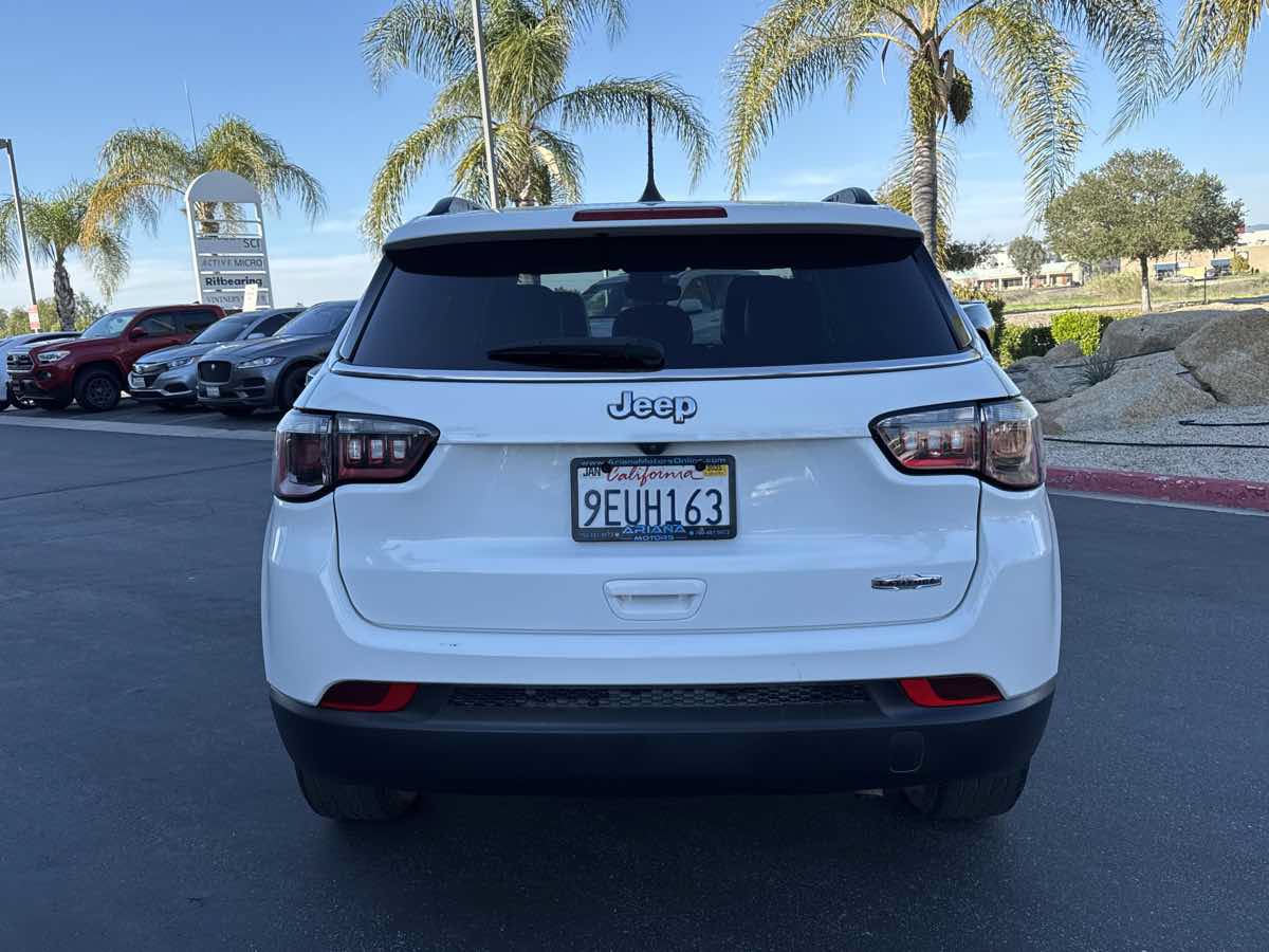 Used 2022 Jeep Compass Latitude FWD image 10