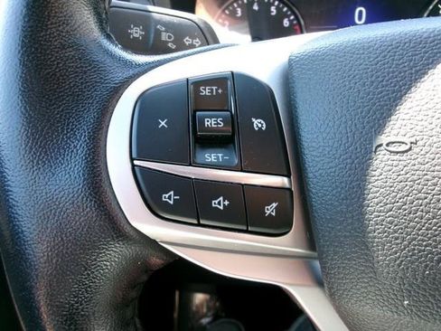 Used 2023 Ford Explorer XLT AWD/4WD image 20
