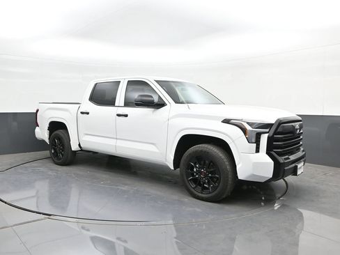 Used 2024 Toyota Tundra SR w/ SR Tow Package AWD/4WD image 15