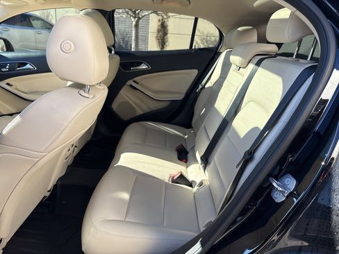 Used 2019 Mercedes-Benz GLA 250 4MATIC image 30