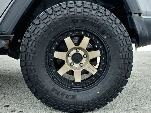 Used 2018 Jeep Wrangler Unlimited Sport S image 42