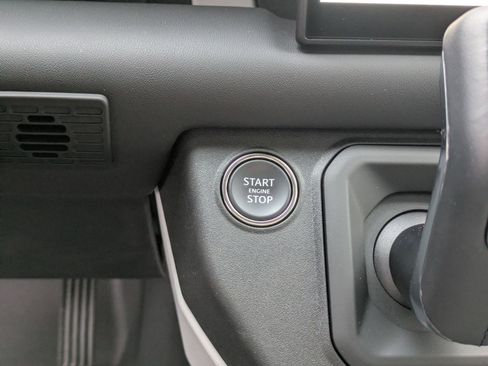 Used 2025 Land Rover Defender 130 X-Dynamic SE image 21