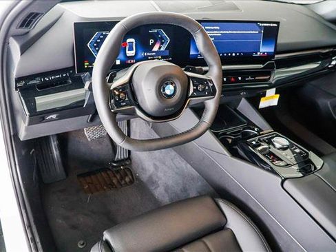 Used 2025 BMW 530i xDrive AWD/4WD image 10