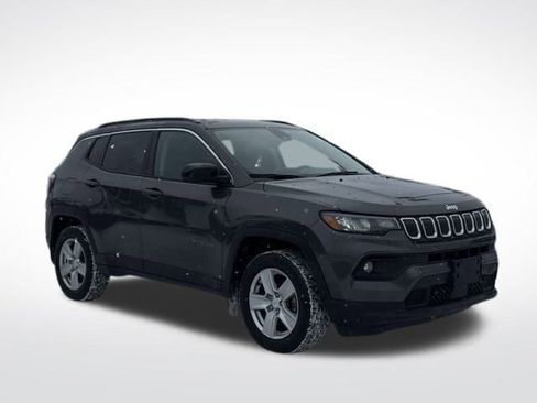 Used 2022 Jeep Compass Latitude image 4