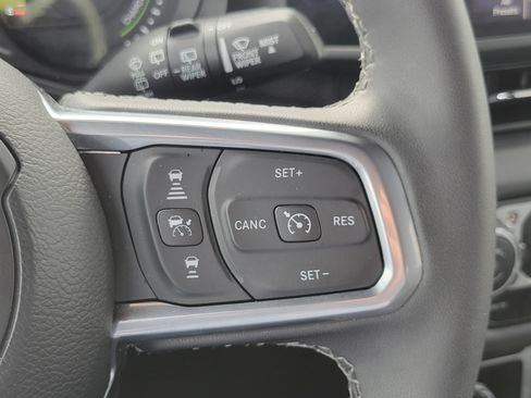 Used 2025 Jeep Wrangler Unlimited Sahara w/ Safety Group AWD/4WD image 12