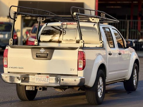 Used 2014 Nissan Frontier SV w/ SV Value Truck Package RWD image 9