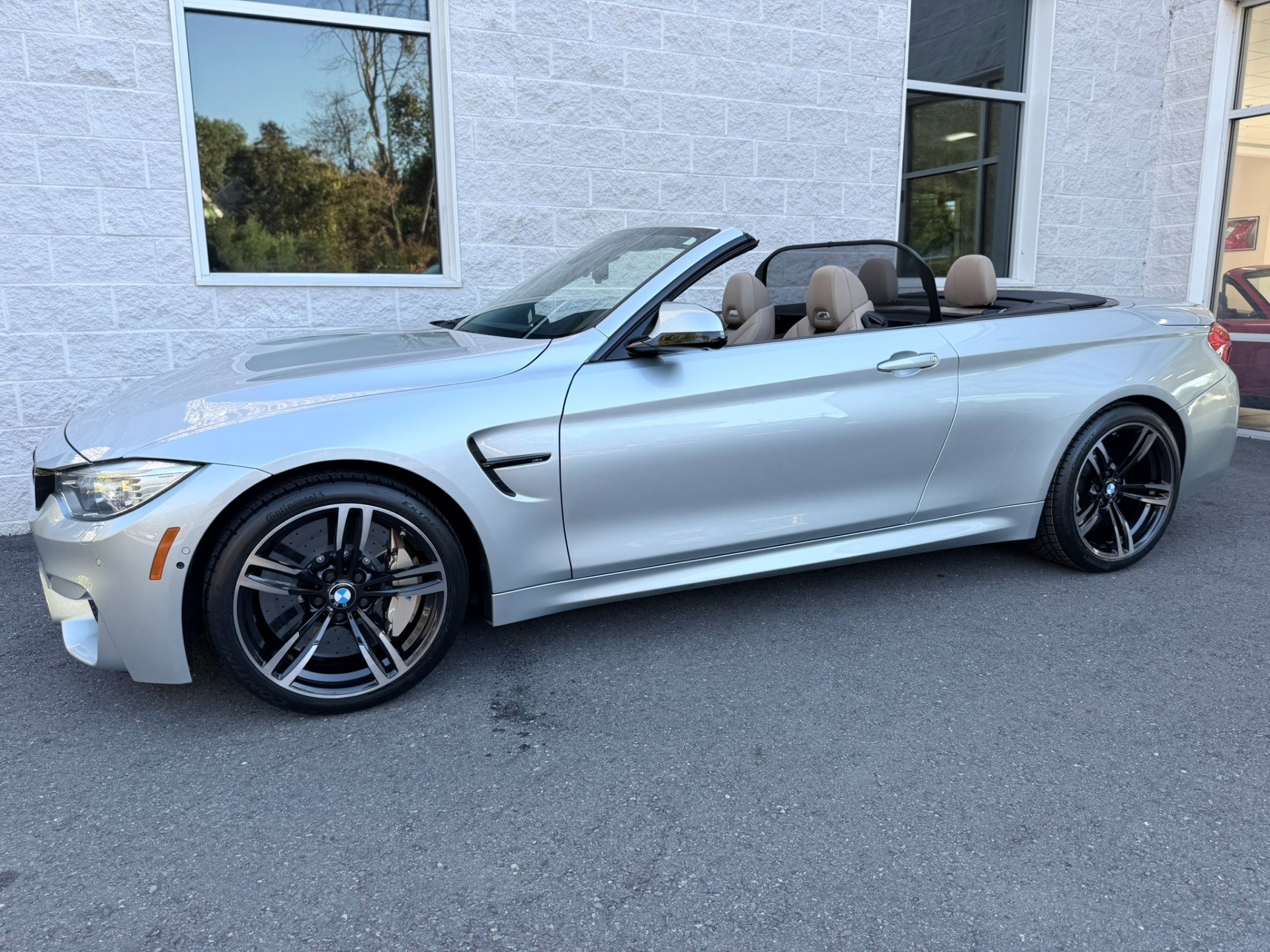 Used 2015 BMW M4 Convertible RWD image 11