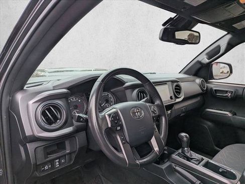 Used 2019 Toyota Tacoma TRD Sport image 9