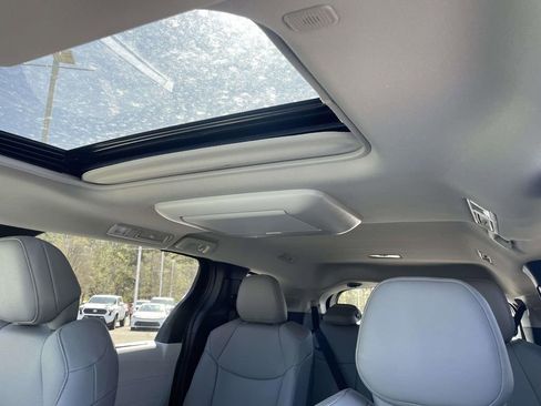 New 2026 Toyota Sienna XLE image 18