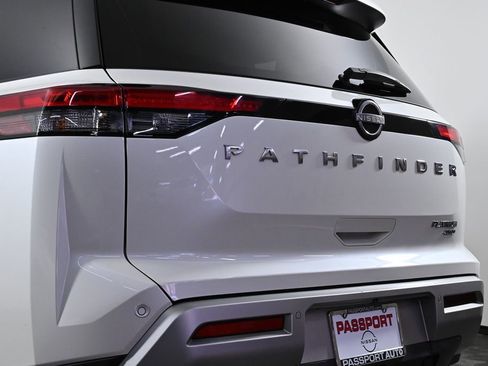 Used 2022 Nissan Pathfinder Platinum w/ Cargo Package image 8