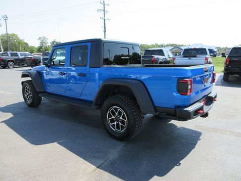 Used 2024 Jeep Gladiator Rubicon w/ Technology Group AWD/4WD image 10