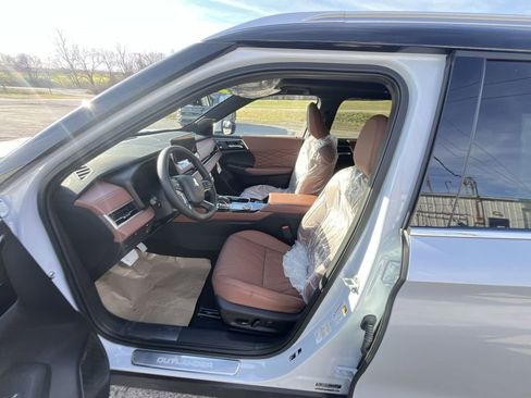 New 2026 Mitsubishi Outlander SEL FWD image 11