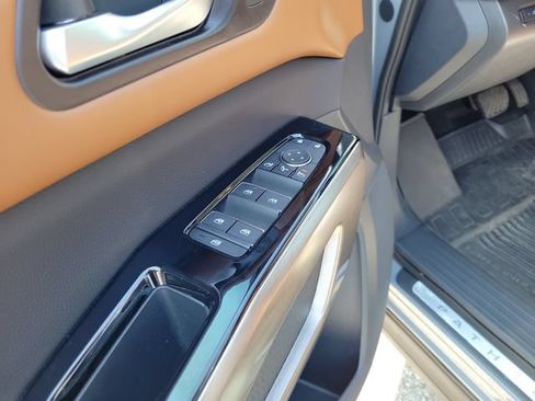 Used 2024 Nissan Pathfinder Platinum AWD/4WD image 18