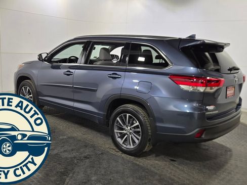 Used 2017 Toyota Highlander XLE image 5