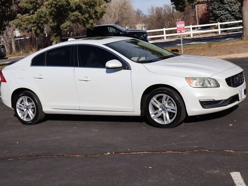 Used 2015 Volvo S60 T5 Premier image 2