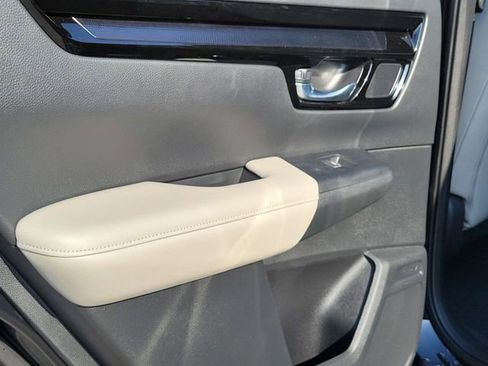 Used 2025 Honda CR-V EX-L image 8