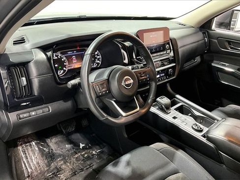 Used 2024 Nissan Pathfinder SV image 17