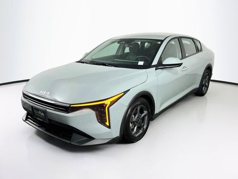 Used 2025 Kia K4 FWD image 3
