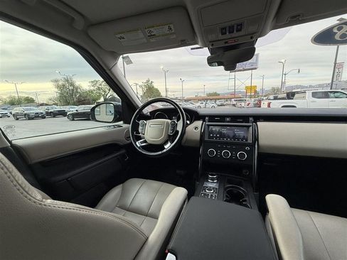Used 2018 Land Rover Discovery SE AWD/4WD image 31