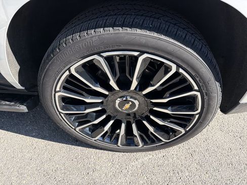 Used 2025 Chevrolet Tahoe High Country w/ LPO, Illumination Package image 12