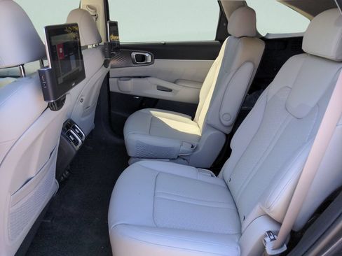 Certified 2023 Kia Sorento SX Prestige w/ Panoramic Sunroof Package AWD/4WD image 11