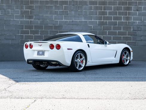 Used 2006 Chevrolet Corvette Coupe w/ Preferred Equipment Group RWD image 3