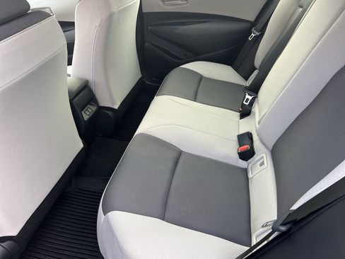 Used 2025 Toyota Corolla LE image 32