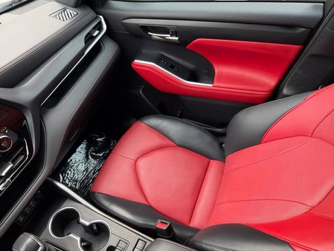 Used 2022 Toyota Highlander XSE image 17