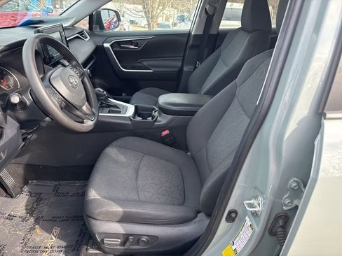 Used 2020 Toyota RAV4 XLE image 17