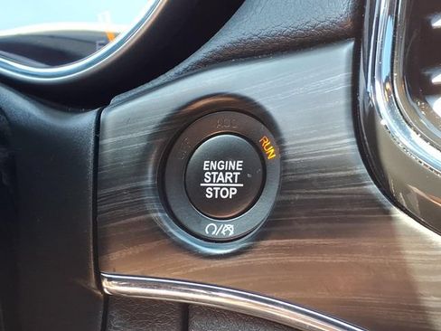 Used 2022 Jeep Grand Cherokee Limited AWD/4WD image 25