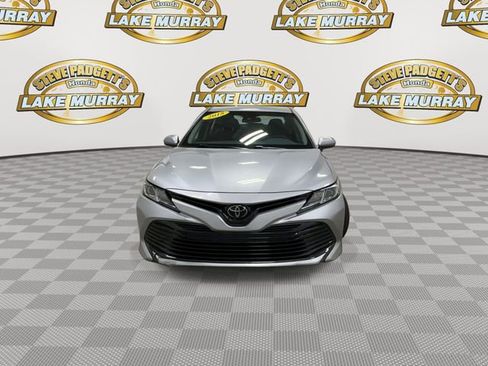 Used 2018 Toyota Camry LE FWD image 6