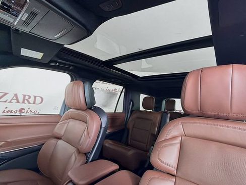 New 2026 Lincoln Navigator Reserve AWD/4WD image 23
