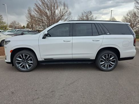 Used 2021 Cadillac Escalade Premium Luxury w/ LPO, Illumination Package image 3