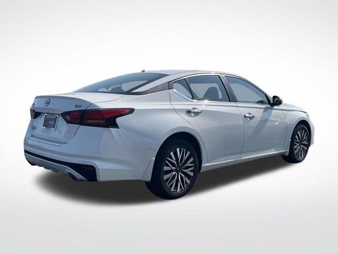 Used 2023 Nissan Altima 2.5 SV w/ SV Premium Package AWD/4WD image 7