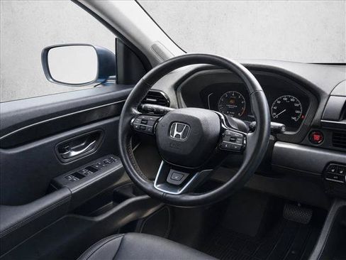 Used 2025 Honda Pilot TrailSport image 24