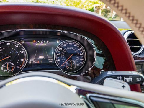 Used 2019 Bentley Bentayga image 20