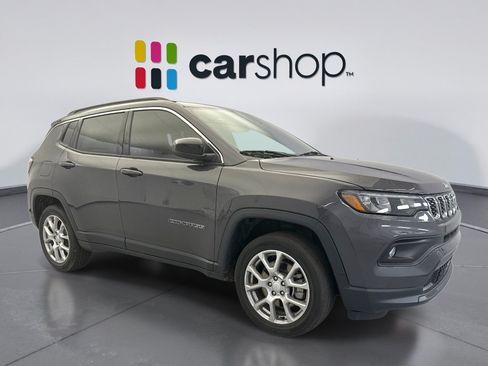 Used 2024 Jeep Compass Latitude AWD/4WD image 7