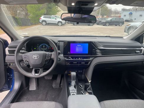 Used 2025 Toyota Camry LE image 31