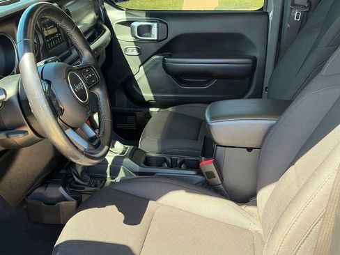 Used 2020 Jeep Wrangler Sport image 13
