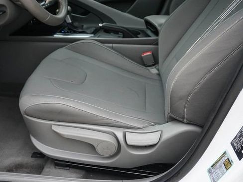 Used 2025 Hyundai Elantra Sport FWD image 11