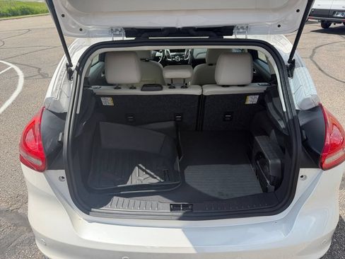 Used 2015 Ford Focus Titanium FWD image 23