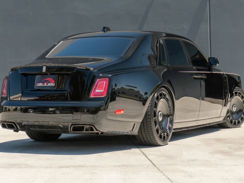 Used 2024 Rolls-Royce Phantom Sedan w/ The Phantom Package RWD image 8