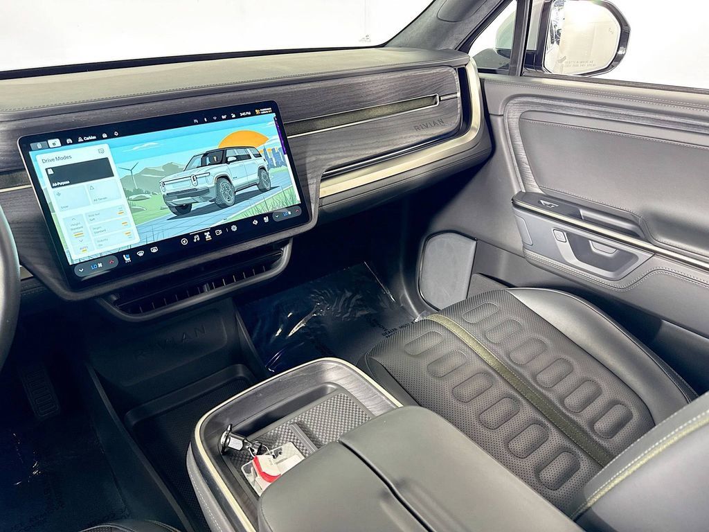 Used 2025 Rivian R1S Adventure Dual AWD/4WD image 26
