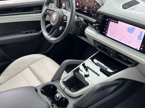 Certified 2025 Porsche Cayenne image 14