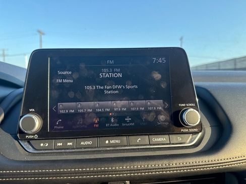 Certified 2025 Nissan Rogue SV FWD image 41