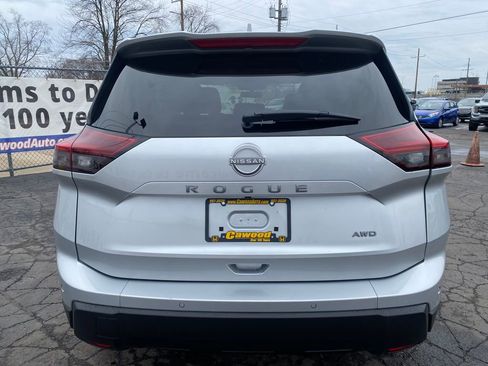 Used 2025 Nissan Rogue SV image 3